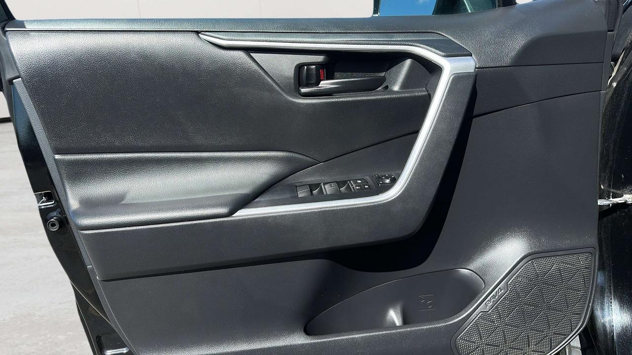2023 Toyota RAV4 LE Photo