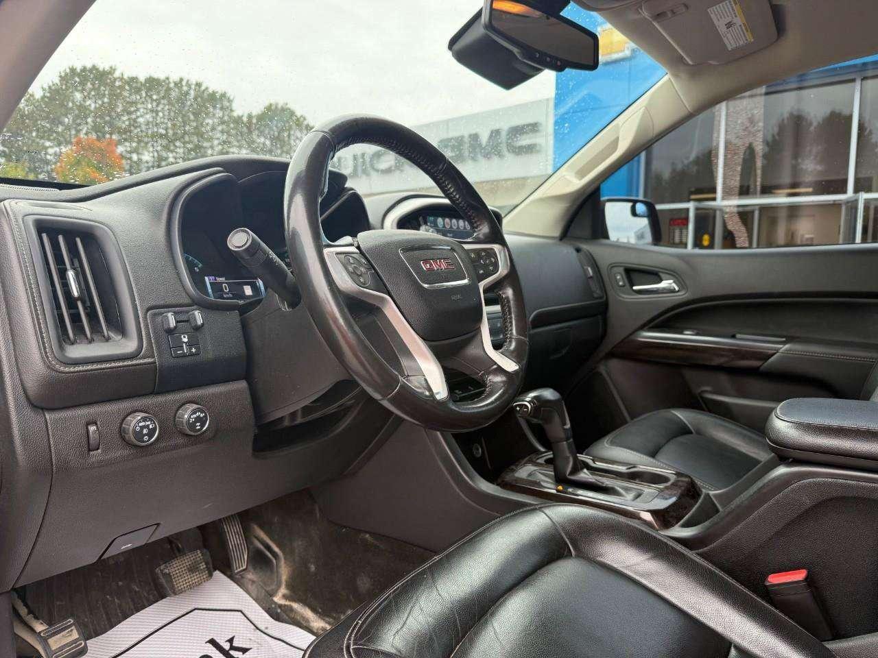 2018 GMC Canyon BRAY ORIGINAL. RUNNING BOARDS. BEDLINER. TONNEAU COVER. HEAVY DUTY TRAILERING PKG. CERTIFIED. Photo