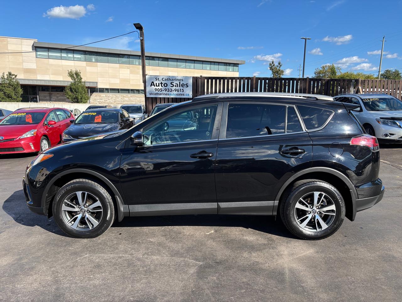2018 Toyota RAV4 FWD LE Photo1