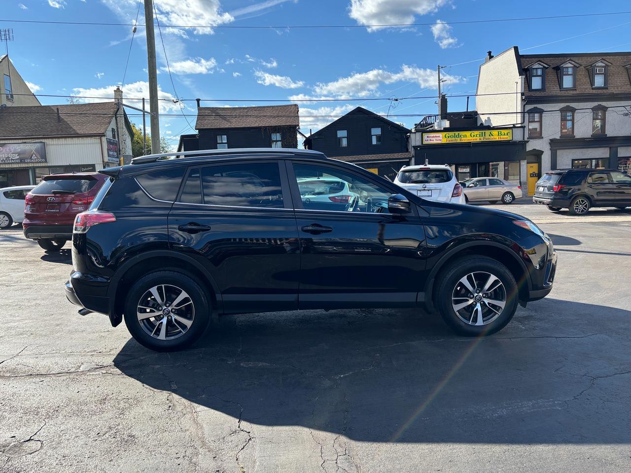 2018 Toyota RAV4 FWD LE Photo4