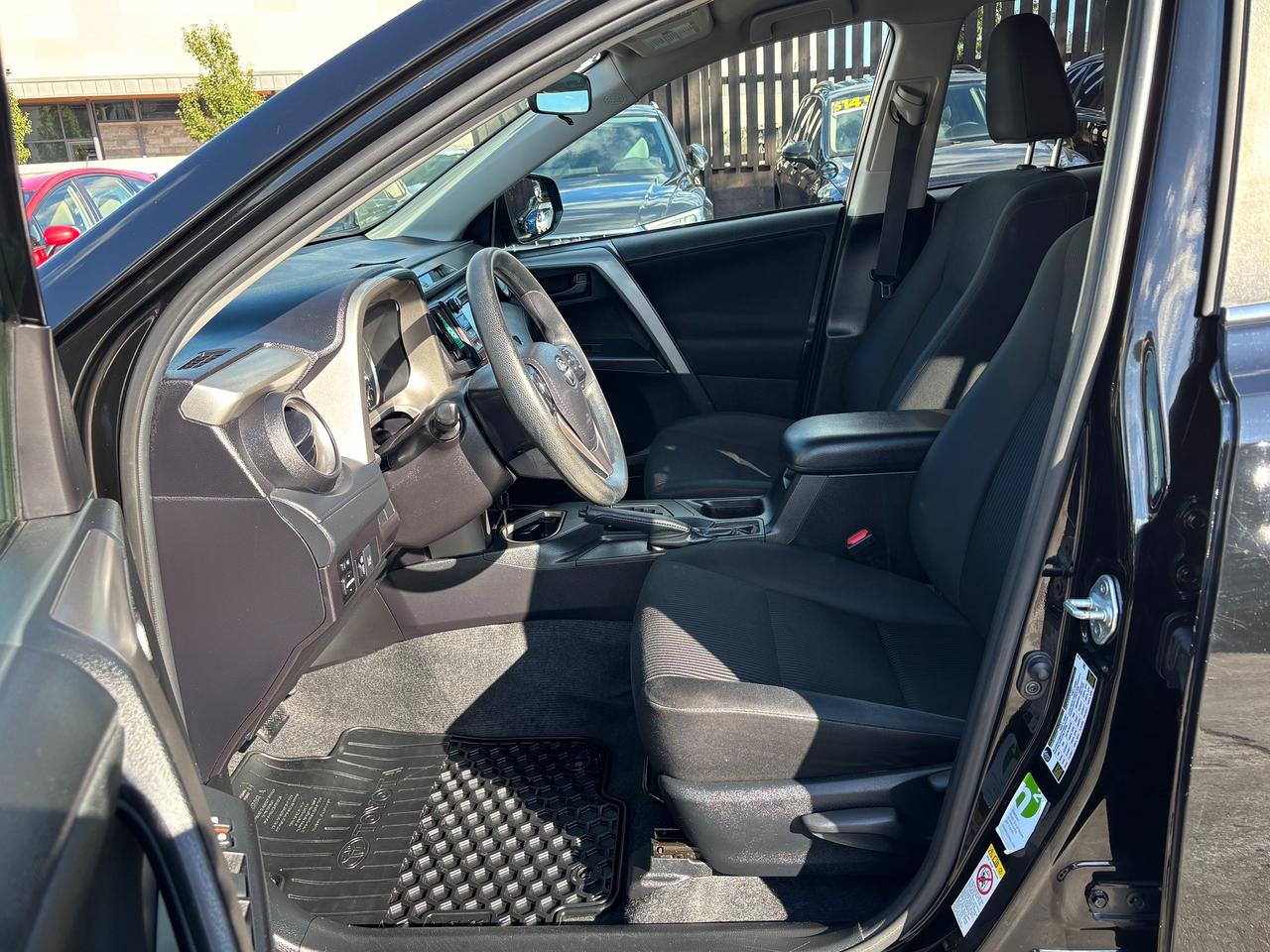 2018 Toyota RAV4 FWD LE Photo