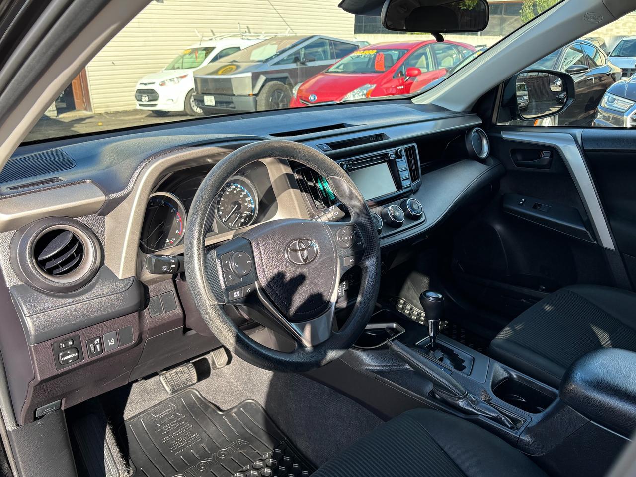 2018 Toyota RAV4 FWD LE Photo