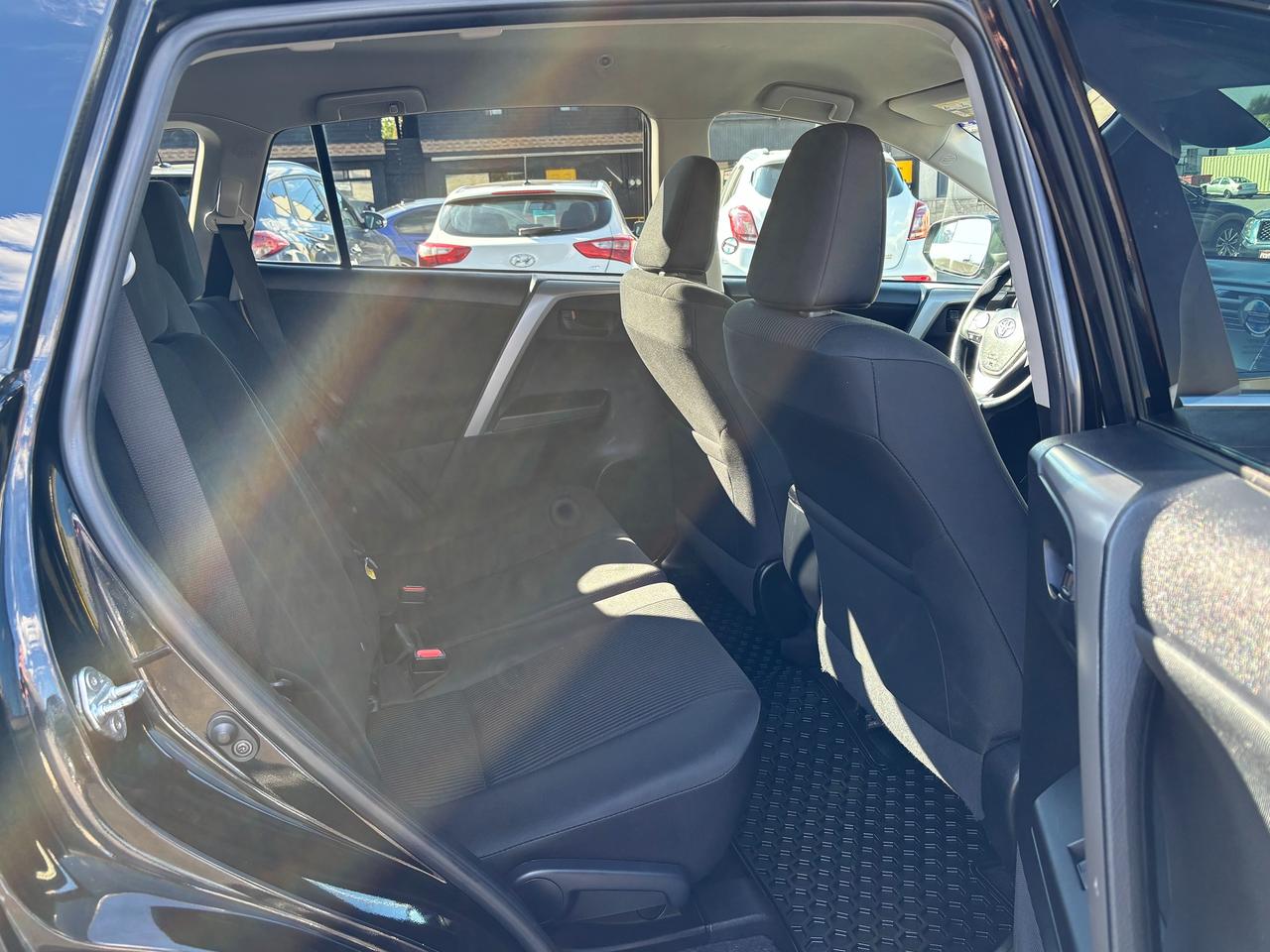 2018 Toyota RAV4 FWD LE Photo