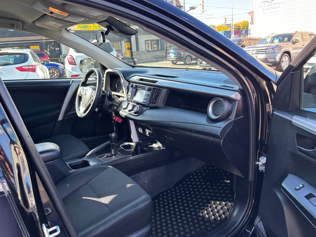 2018 Toyota RAV4 FWD LE Photo