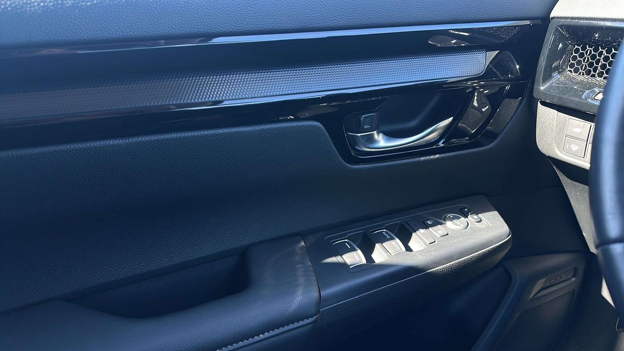 2025 Honda CR-V Sport Photo
