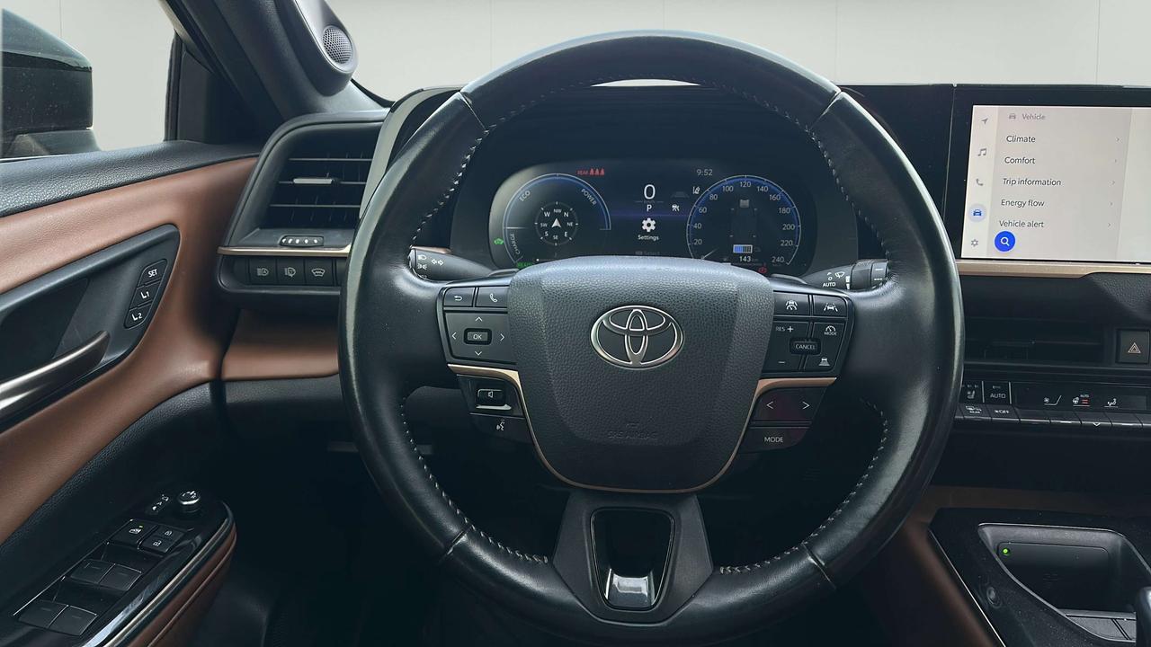 2025 Toyota Crown LIMITED Photo