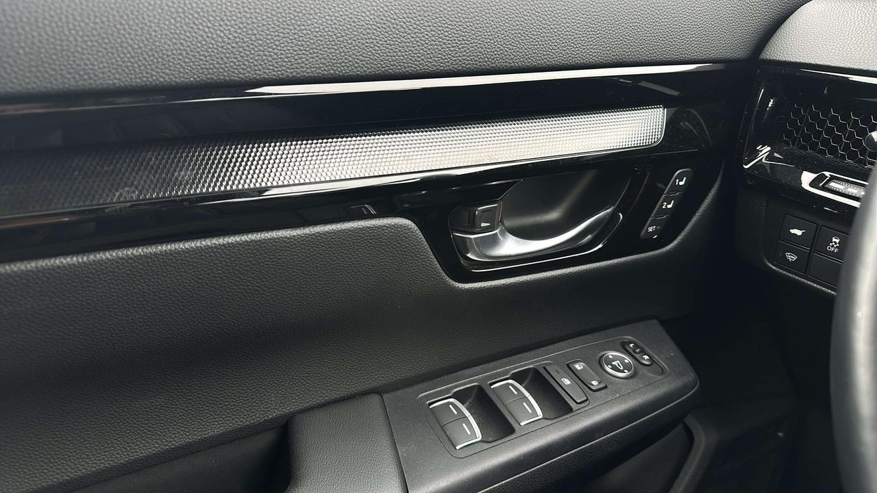 2025 Honda CR-V Touring Photo