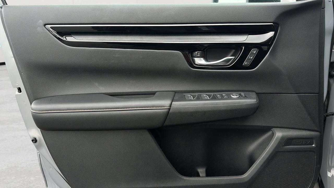 2025 Honda CR-V Touring Photo