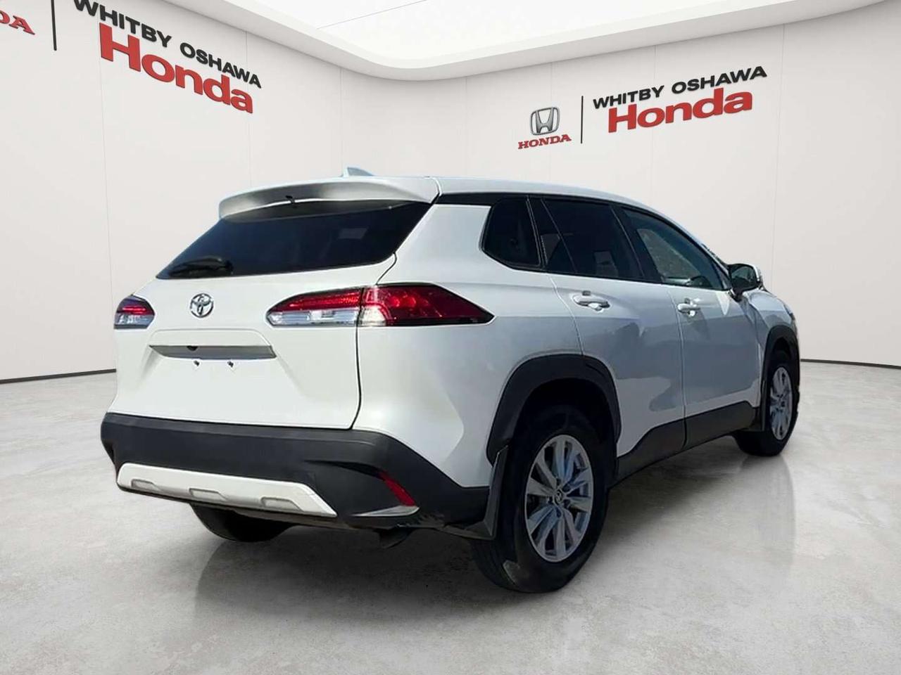 2024 Toyota Corolla Cross LE Photo