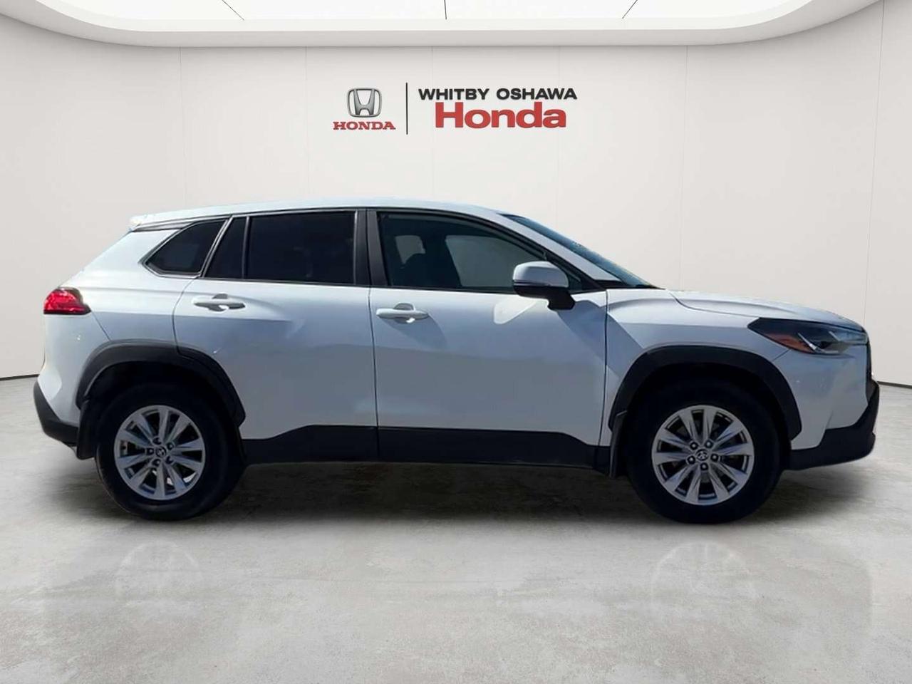 2024 Toyota Corolla Cross LE Photo