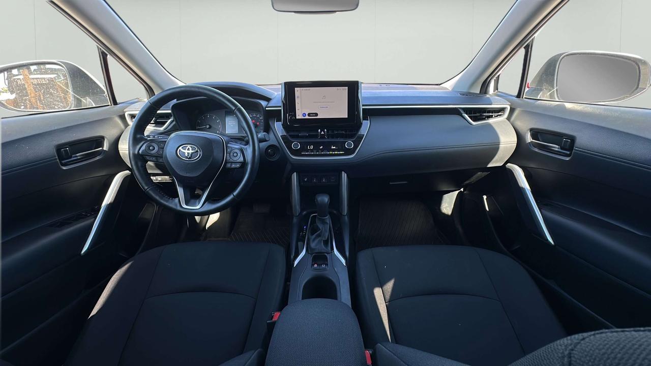 2024 Toyota Corolla Cross LE Photo