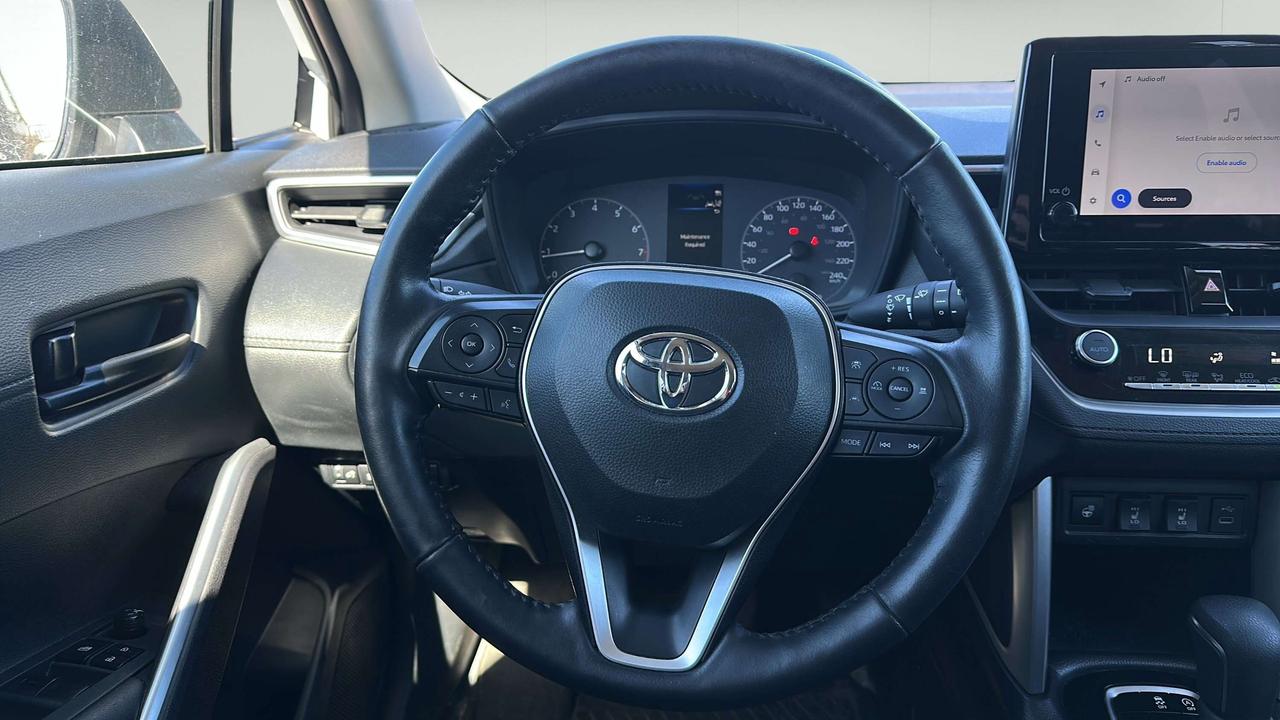 2024 Toyota Corolla Cross LE Photo
