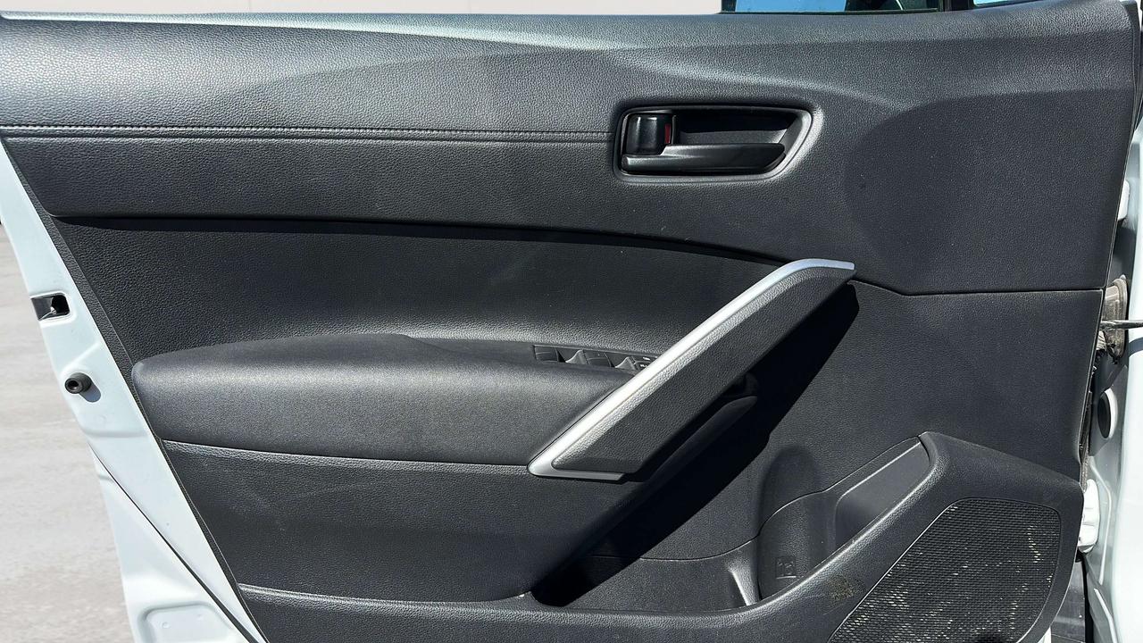 2024 Toyota Corolla Cross LE Photo