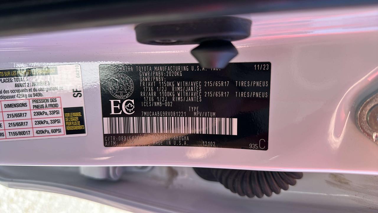 2024 Toyota Corolla Cross LE Photo