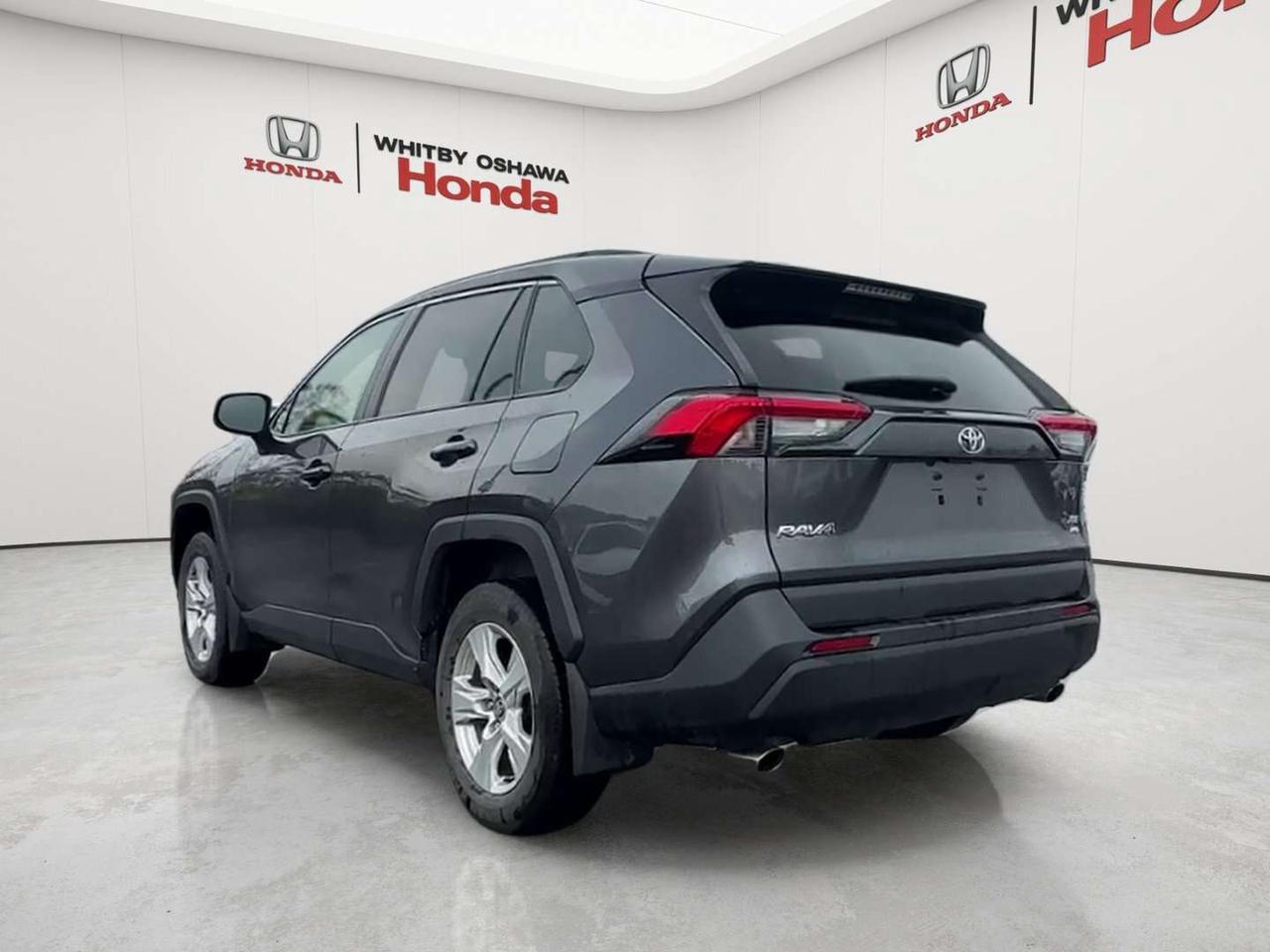 2021 Toyota RAV4 XLE Photo4