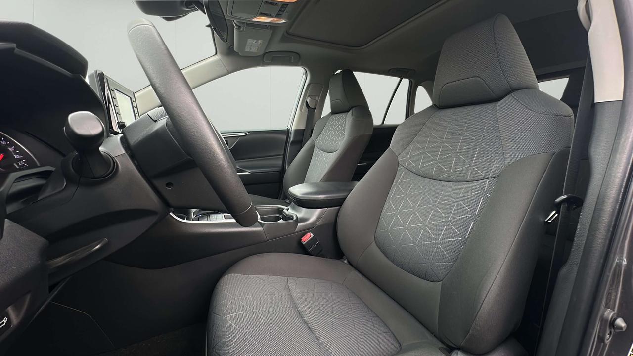 2021 Toyota RAV4 XLE Photo