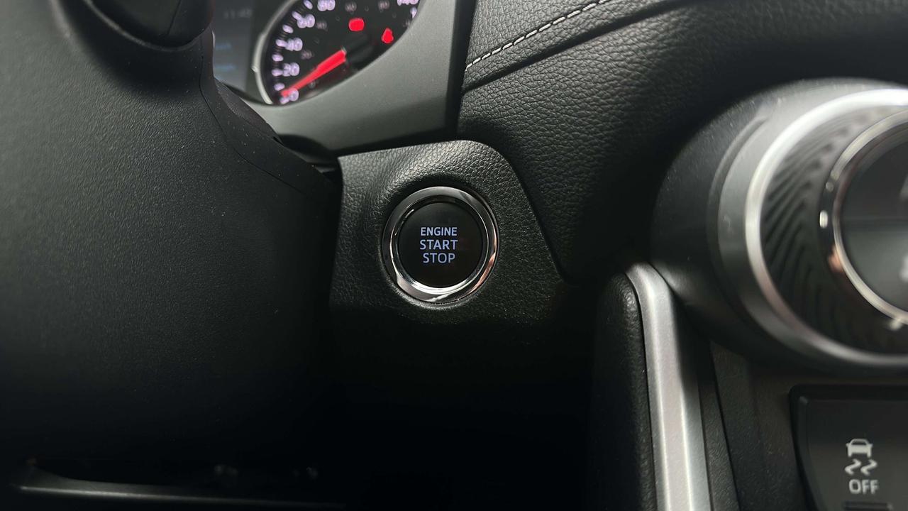 2021 Toyota RAV4 XLE Photo