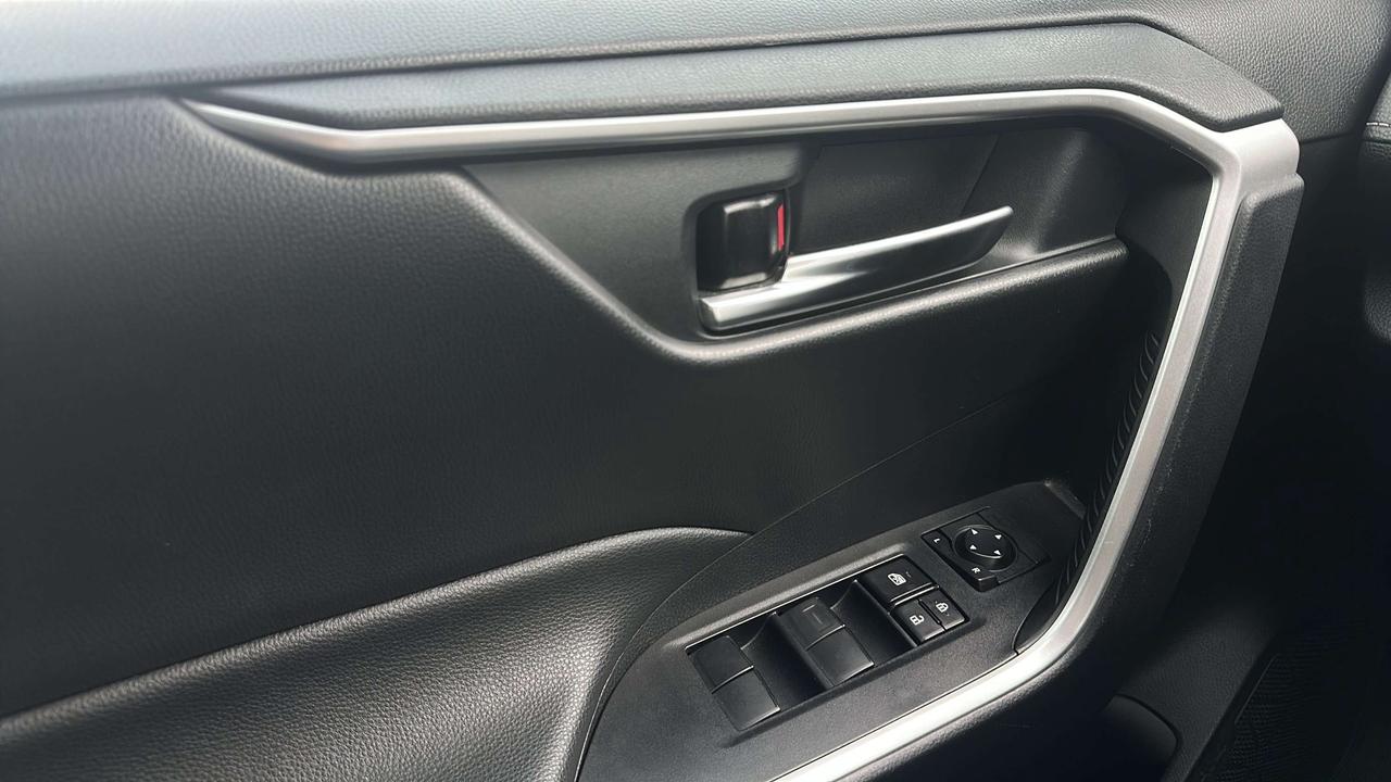 2021 Toyota RAV4 XLE Photo