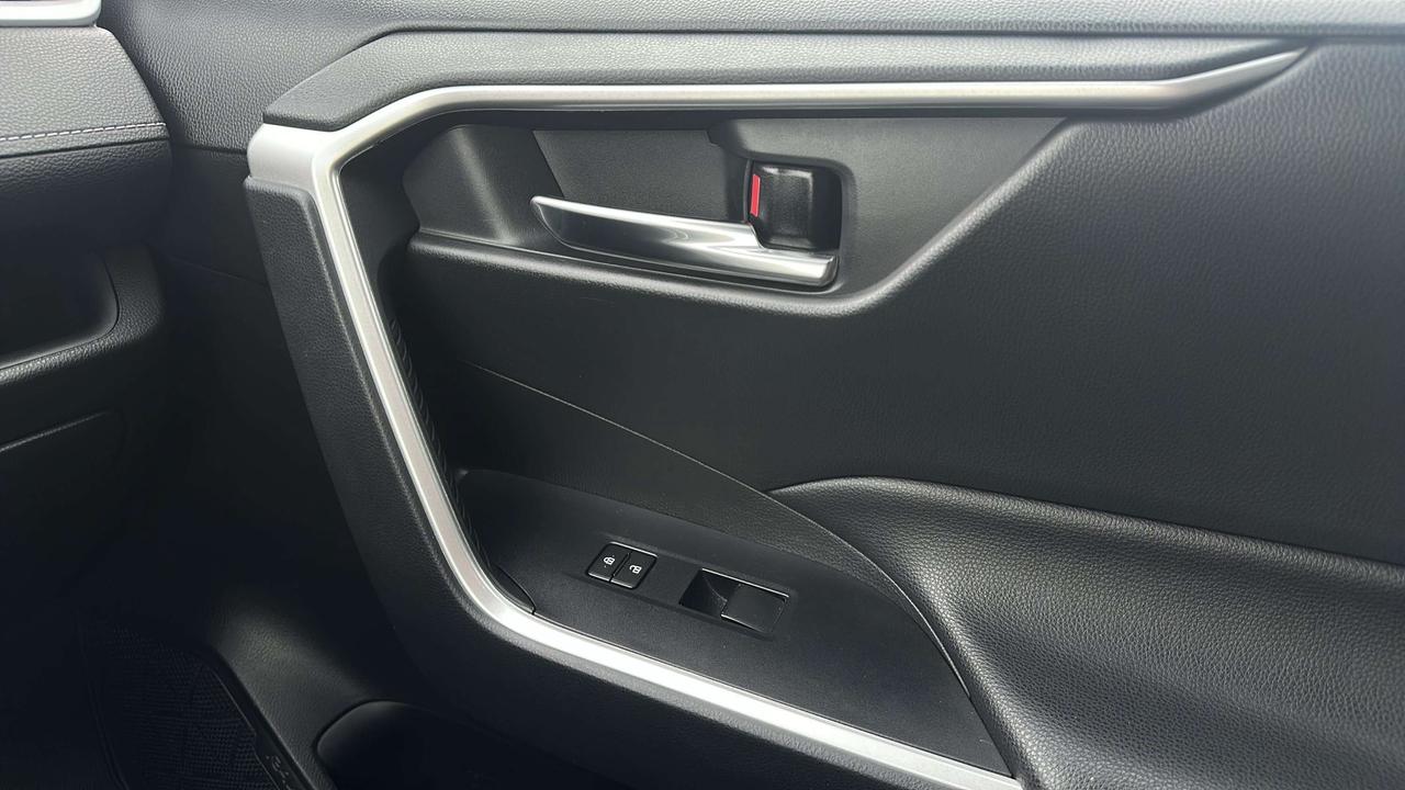 2021 Toyota RAV4 XLE Photo