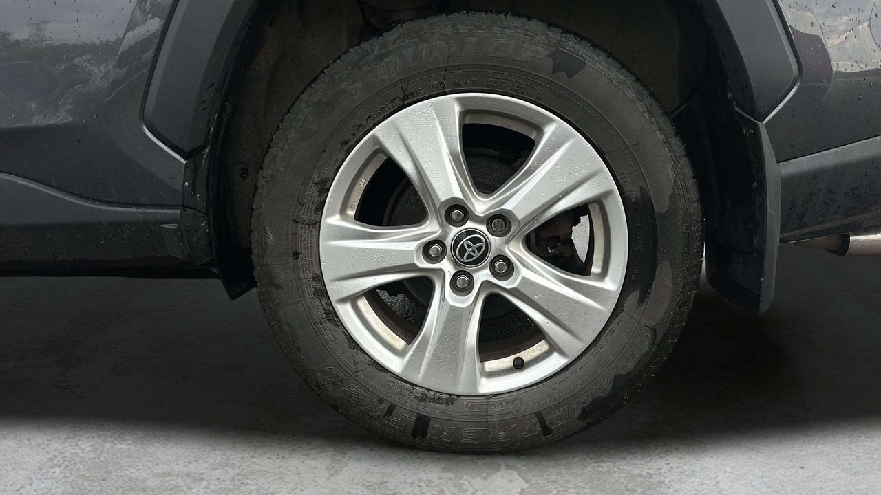 2021 Toyota RAV4 XLE Photo