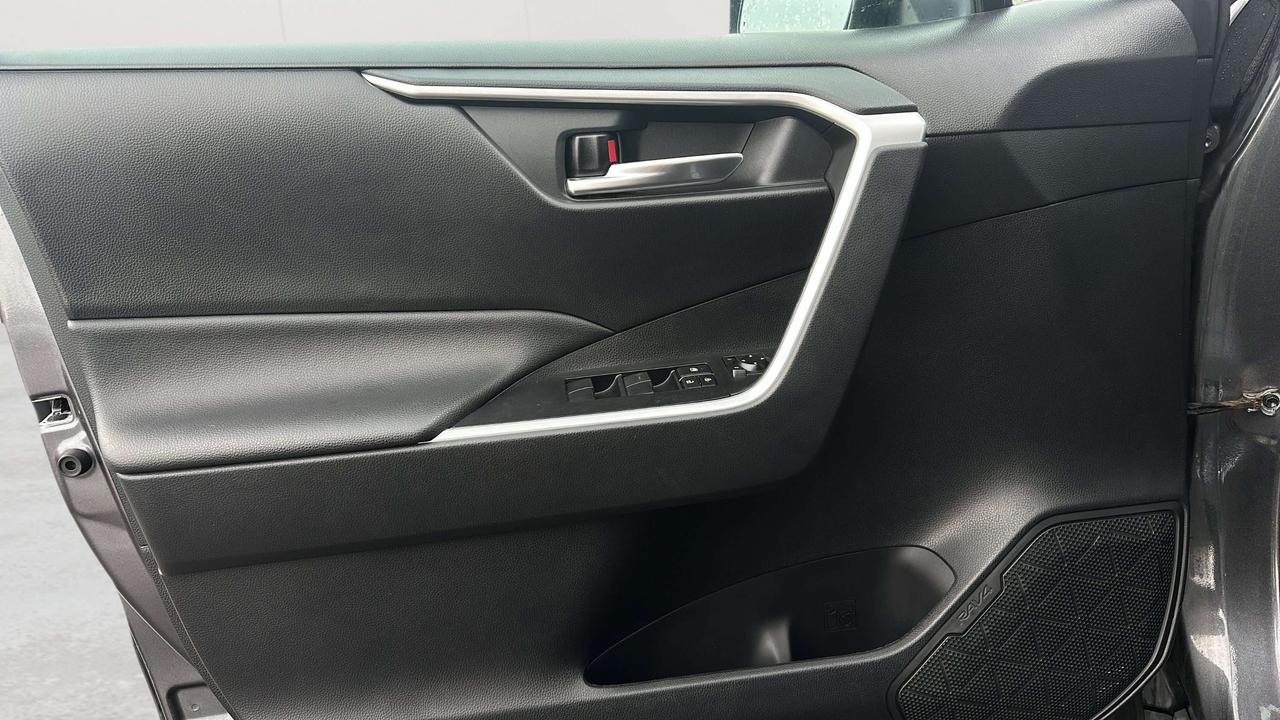 2021 Toyota RAV4 XLE Photo
