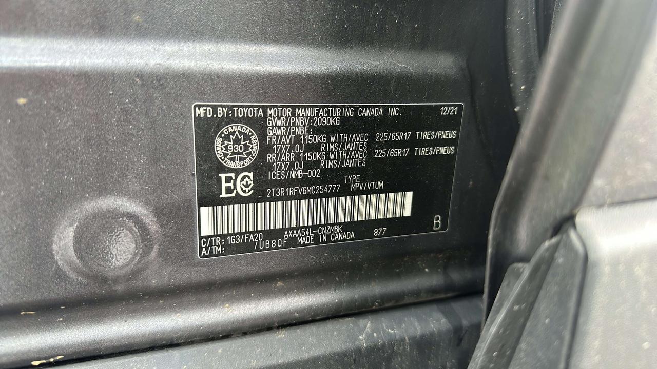 2021 Toyota RAV4 XLE Photo