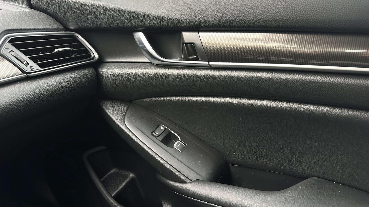 2021 Honda Accord SE Photo