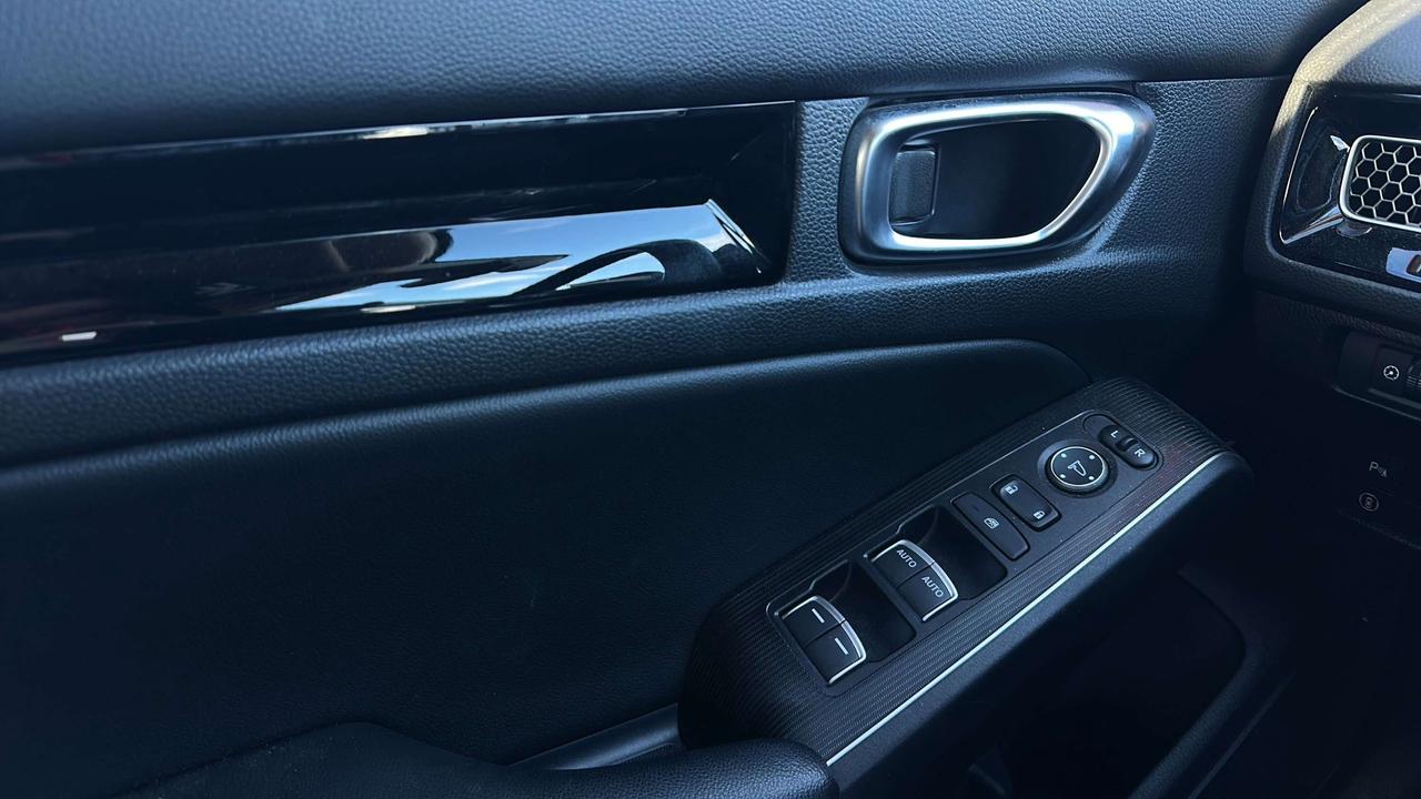 2022 Honda Civic Touring Photo