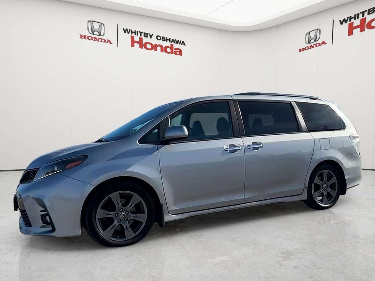 2020 Toyota Sienna SE Photo5