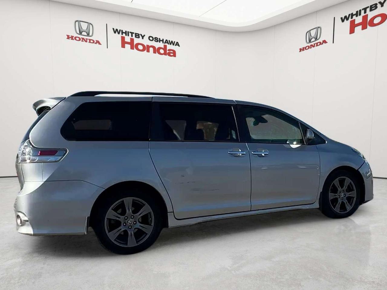 2020 Toyota Sienna SE Photo
