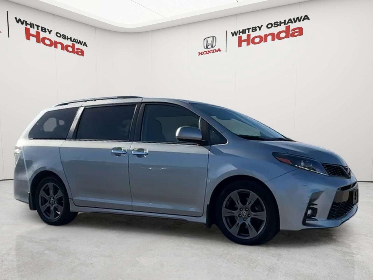 2020 Toyota Sienna SE Photo