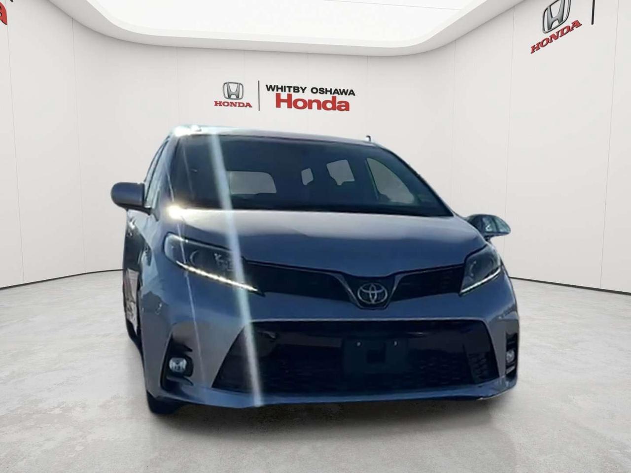 2020 Toyota Sienna SE Photo