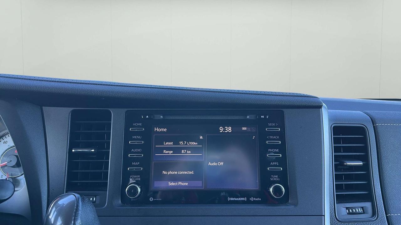 2020 Toyota Sienna SE Photo