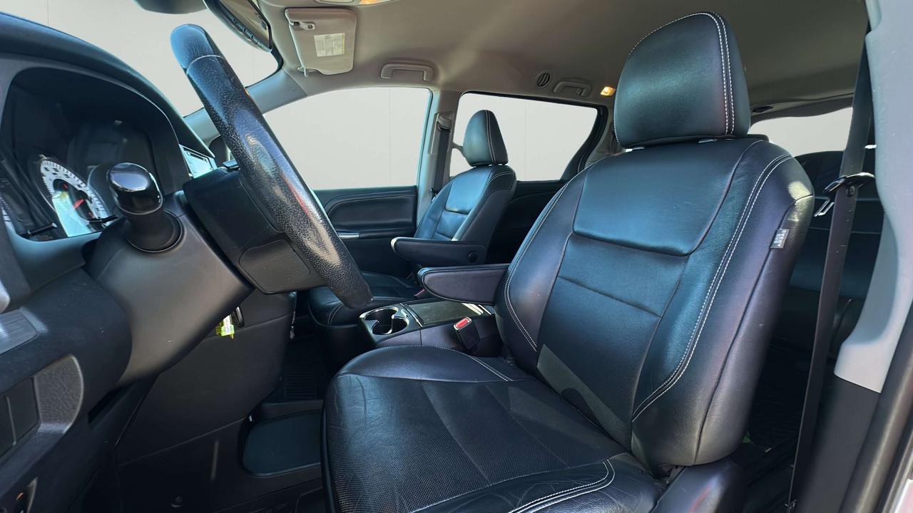 2020 Toyota Sienna SE Photo