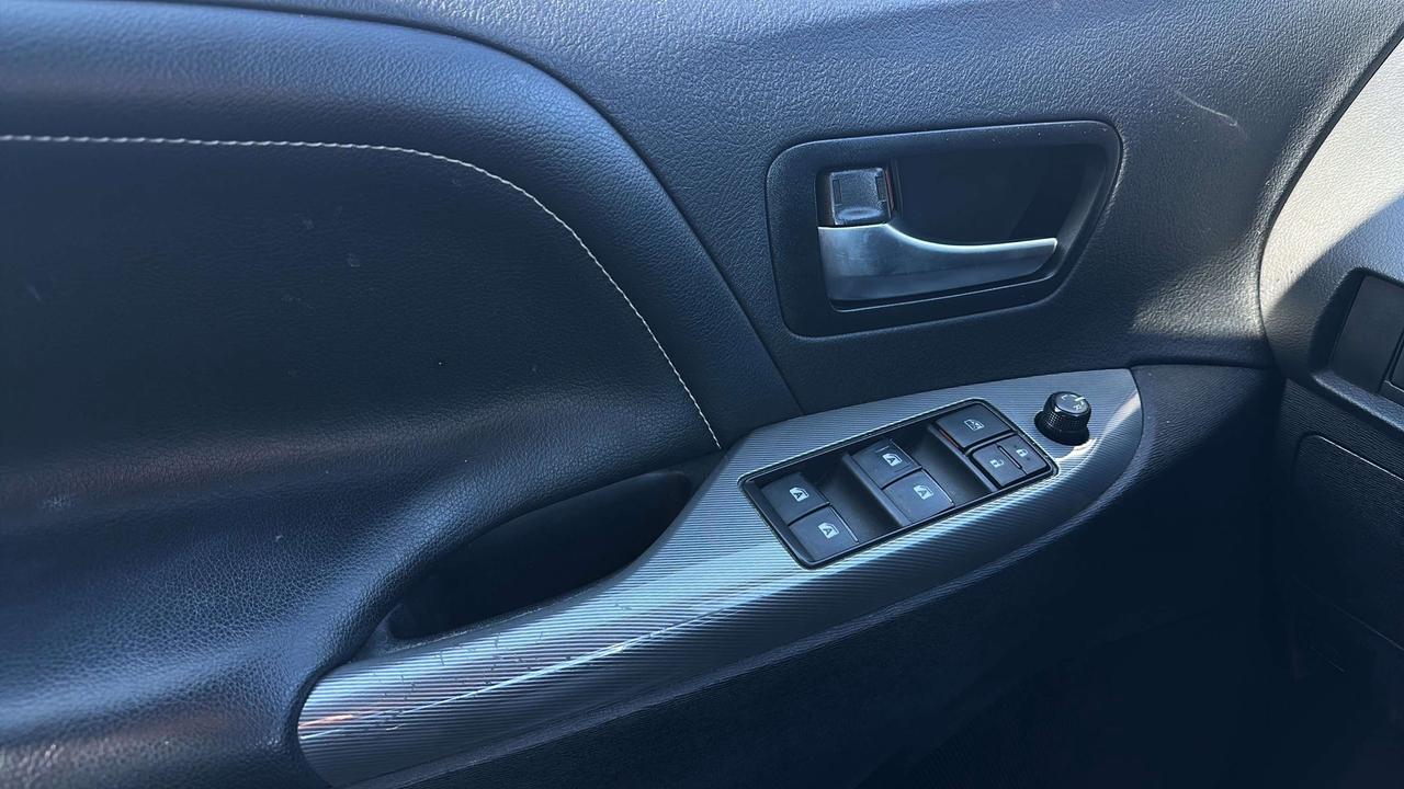 2020 Toyota Sienna SE Photo