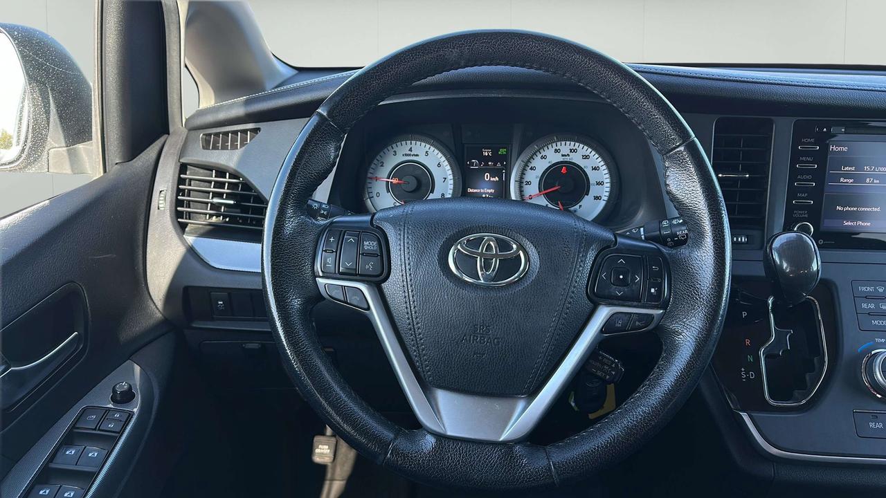 2020 Toyota Sienna SE Photo