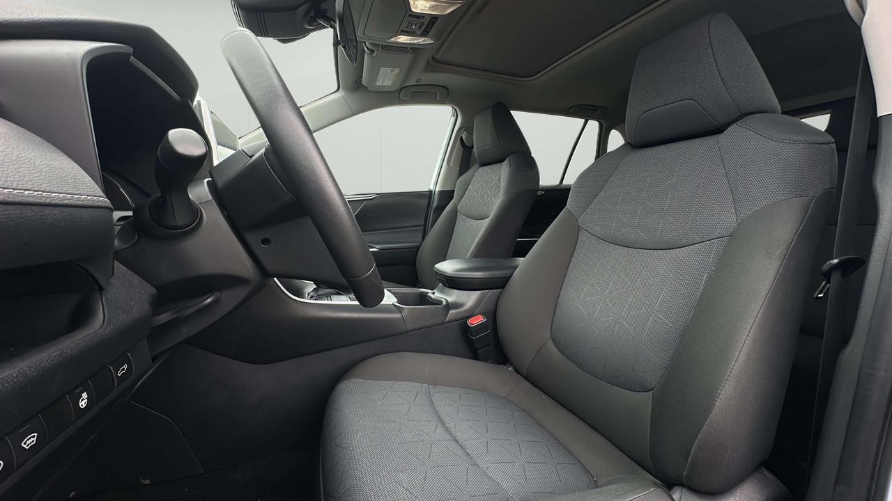 2025 Toyota RAV4 XLE Photo