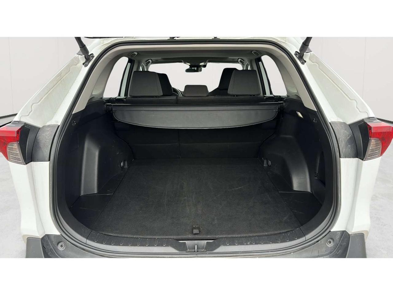 2025 Toyota RAV4 XLE Photo