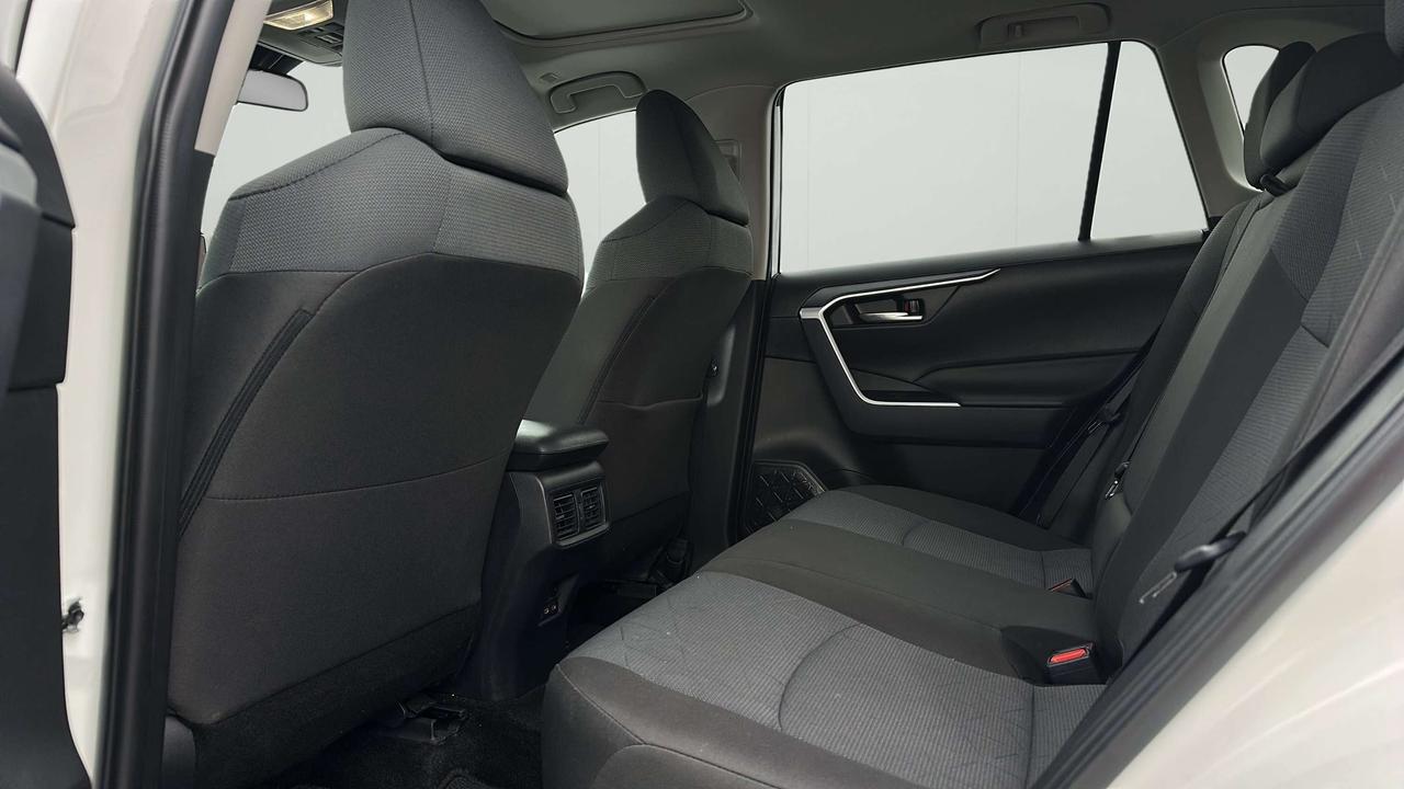 2025 Toyota RAV4 XLE Photo