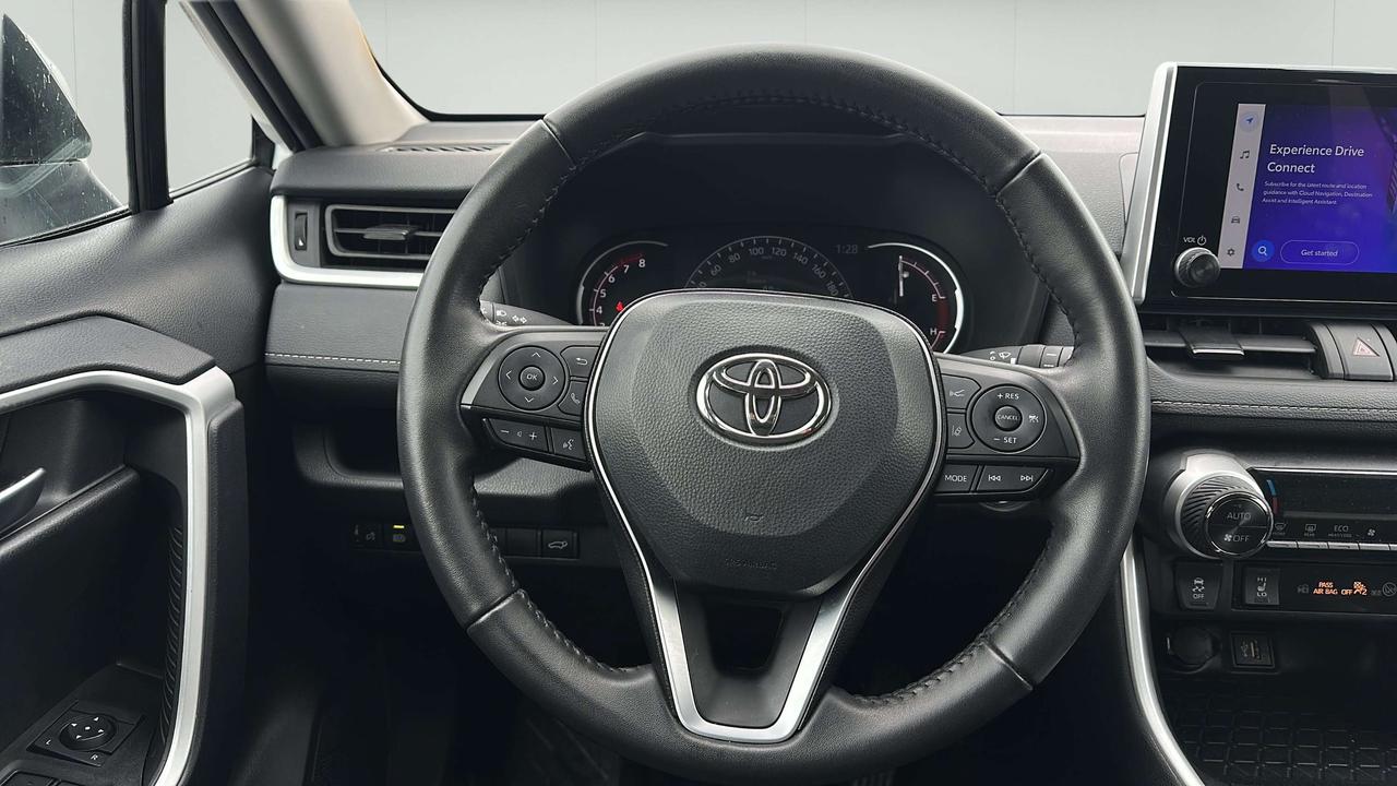 2025 Toyota RAV4 XLE Photo