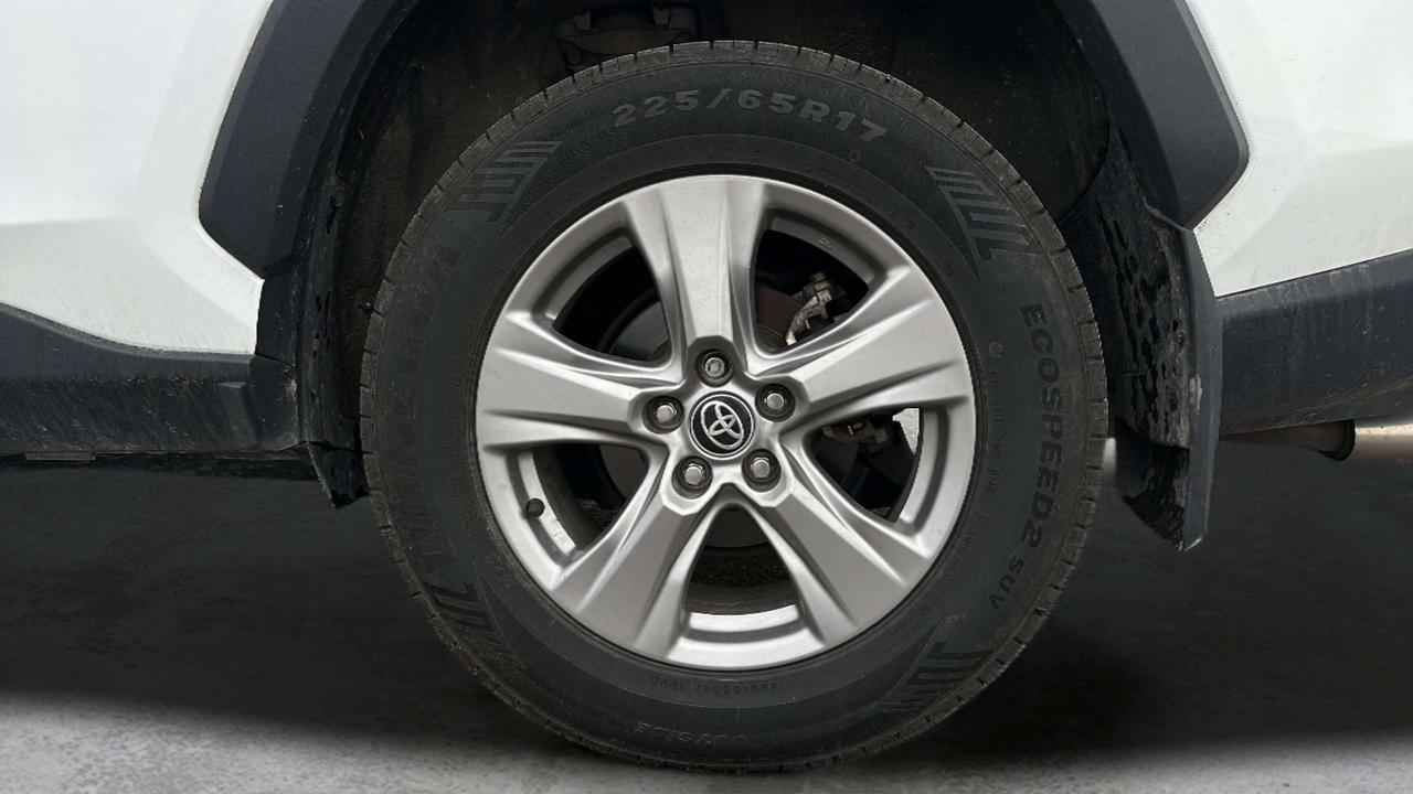 2025 Toyota RAV4 XLE Photo