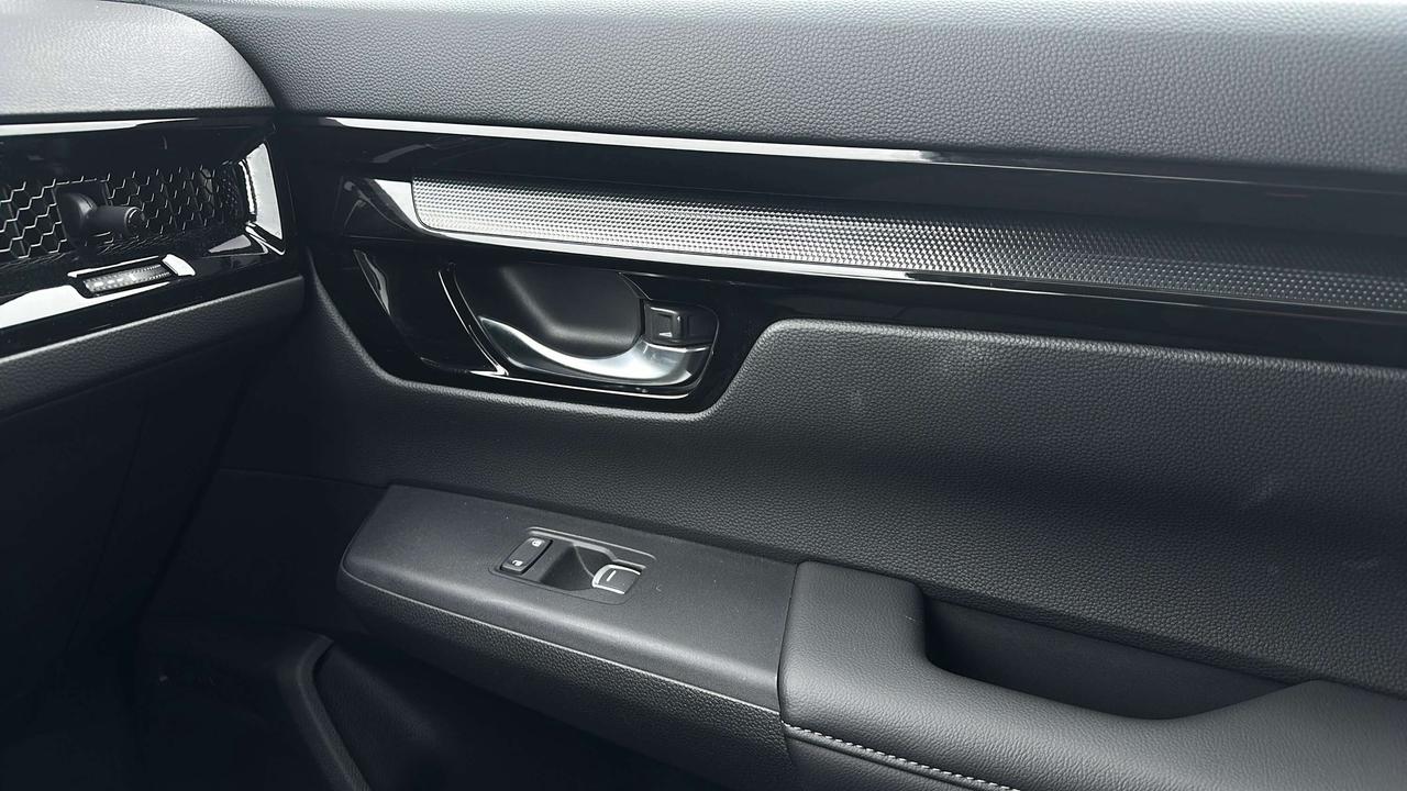 2025 Honda CR-V Sport Photo