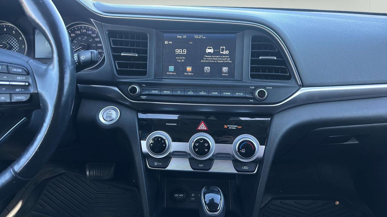 2020 Hyundai Elantra Preferred Photo