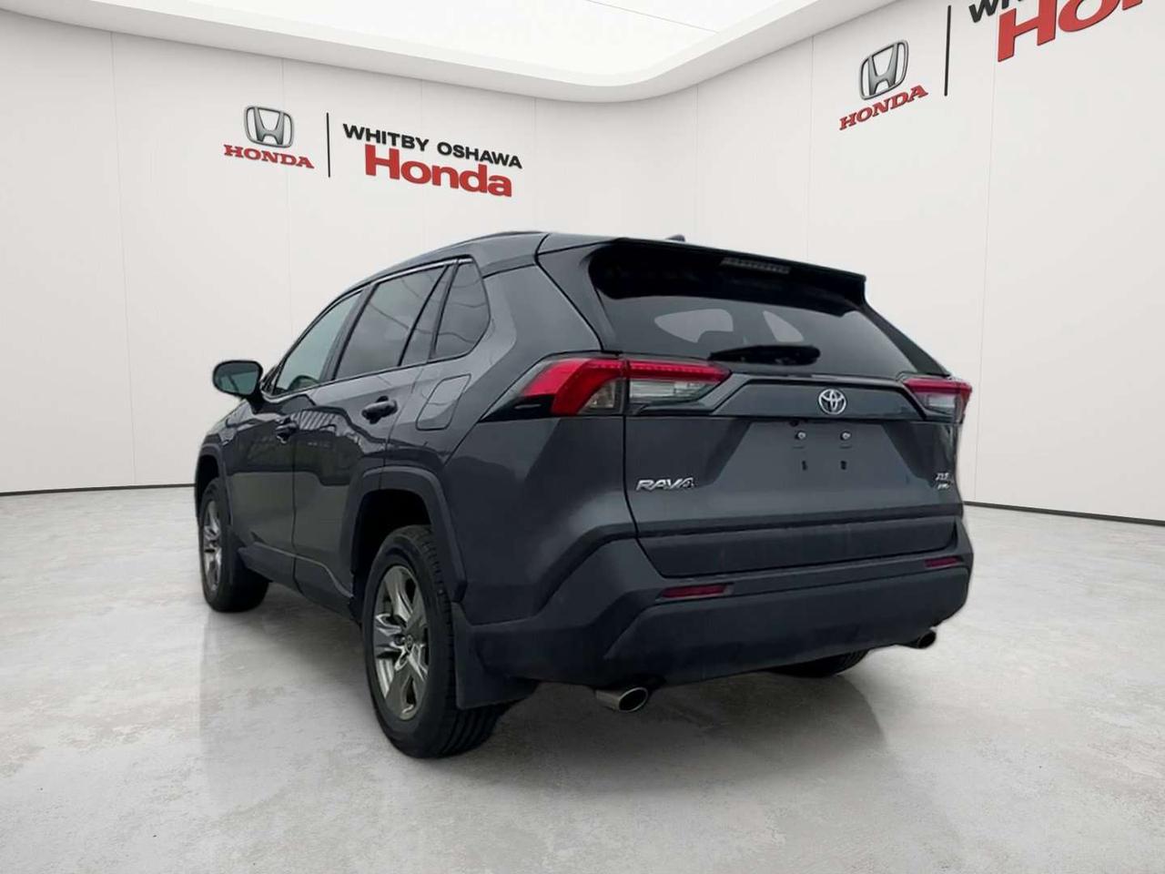 2025 Toyota RAV4 XLE Photo4