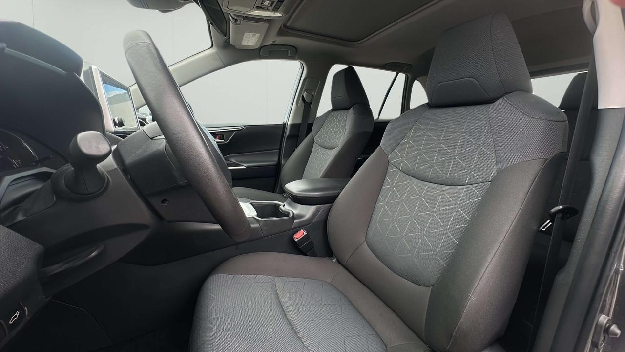 2025 Toyota RAV4 XLE Photo