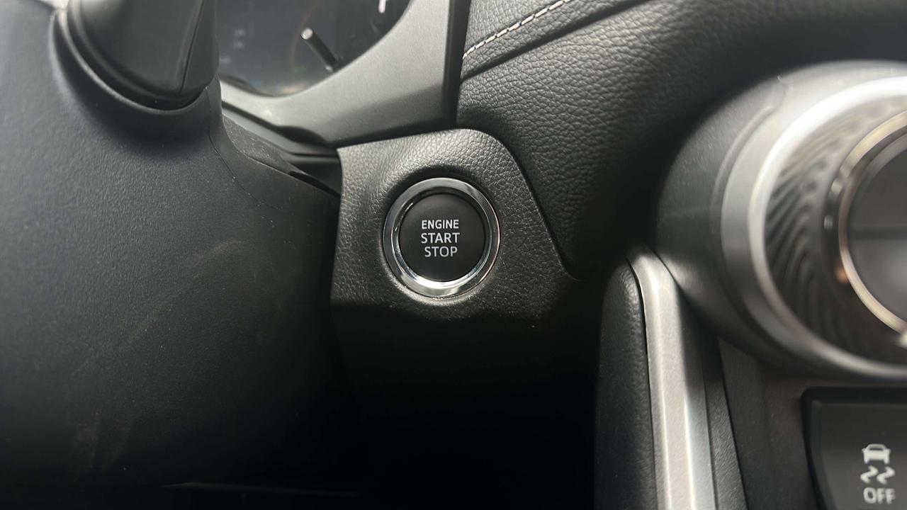 2025 Toyota RAV4 XLE Photo
