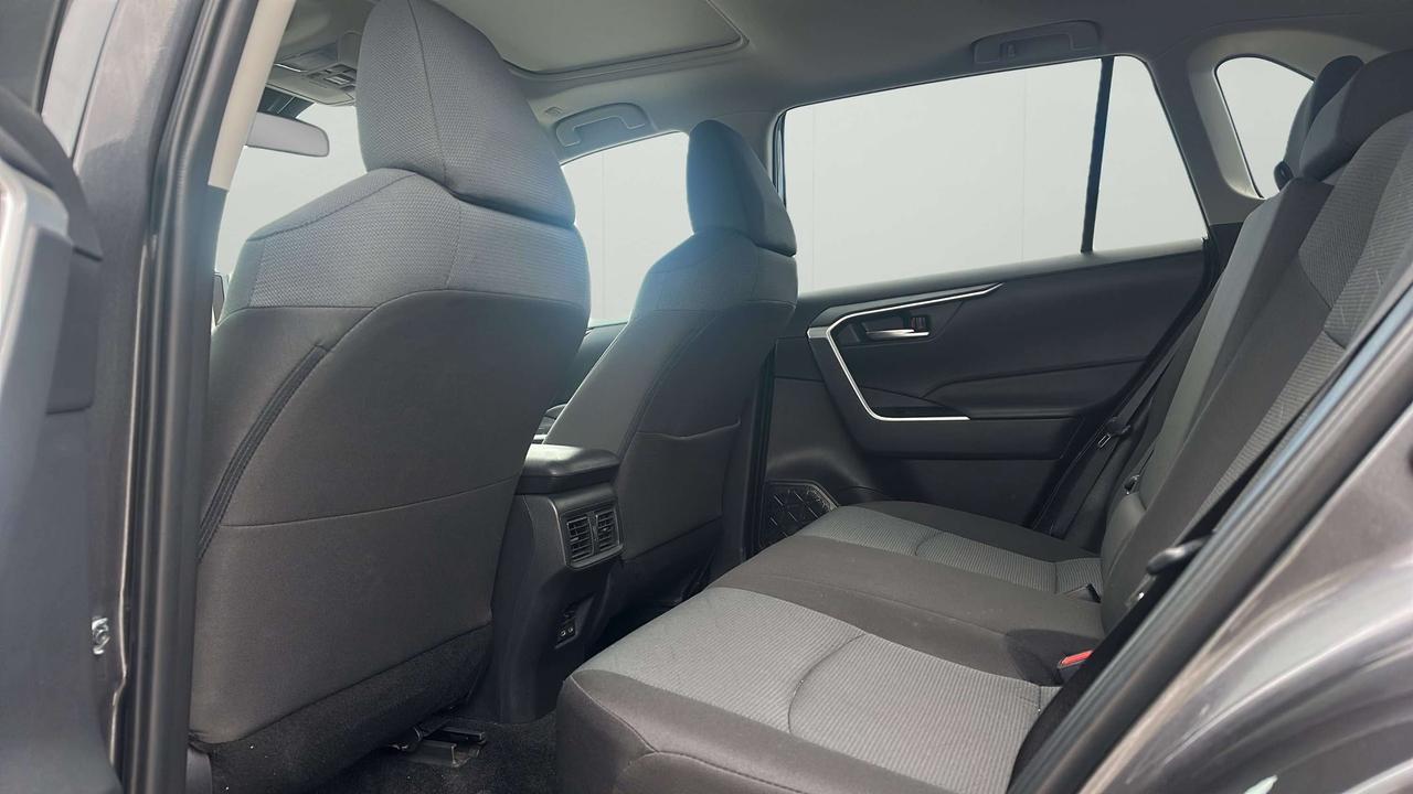 2025 Toyota RAV4 XLE Photo
