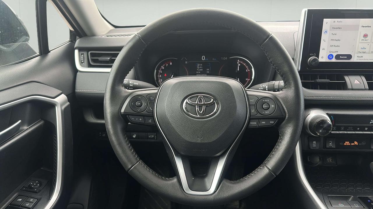 2025 Toyota RAV4 XLE Photo