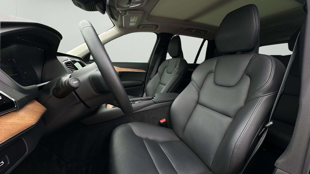 2024 Volvo XC90 B6 Plus Bright Theme Photo