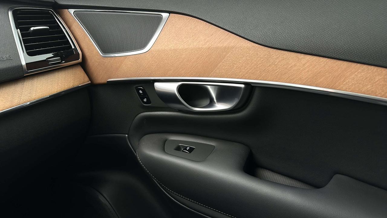 2024 Volvo XC90 B6 Plus Bright Theme Photo
